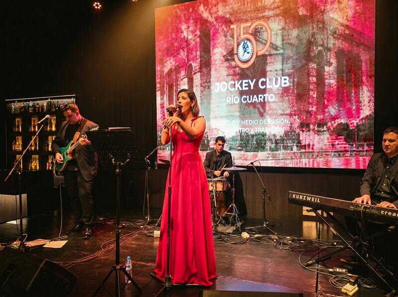 Elementos Music tocando música en vivo — Marcas y Empresas