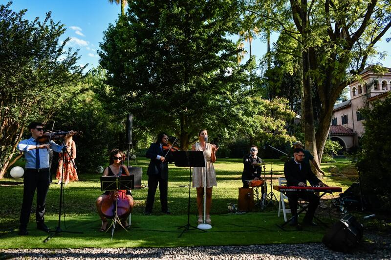 Elementos Music tocando música en vivo — Celebraciones